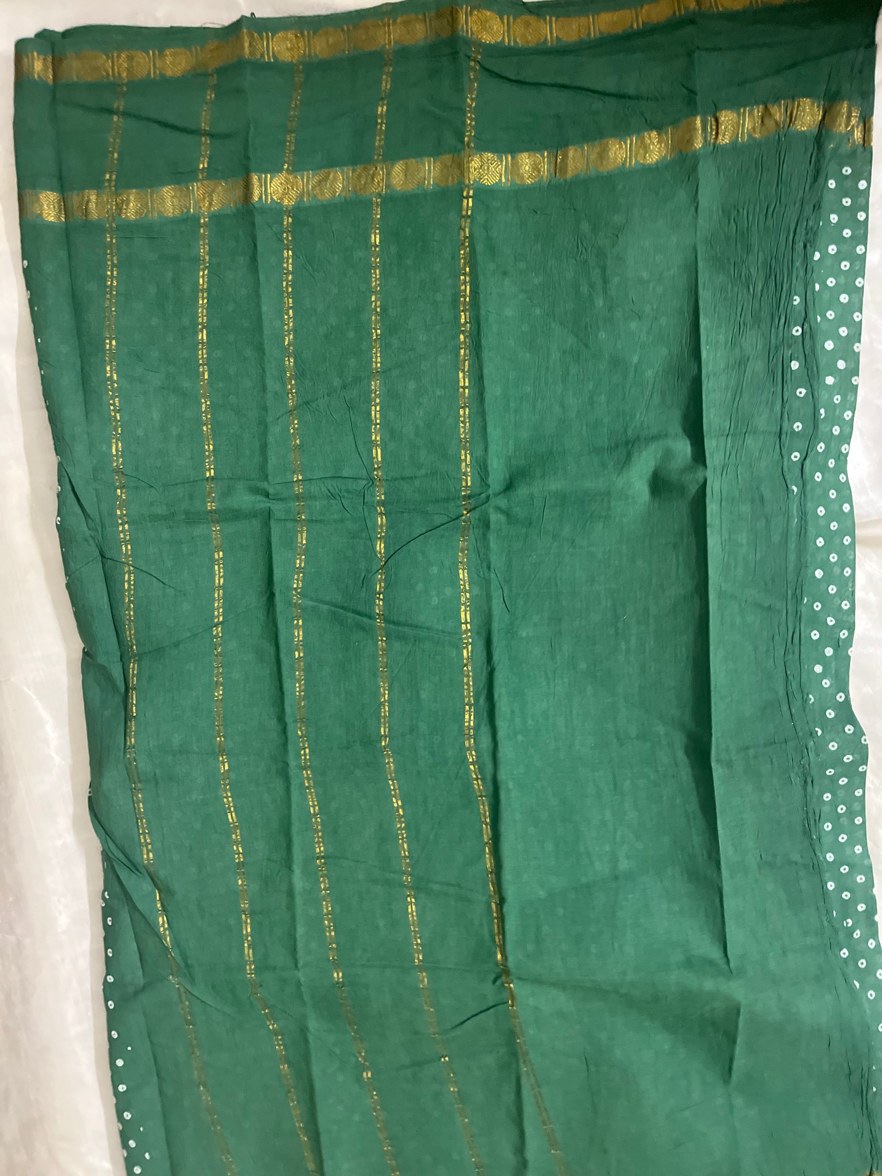 Polka dot Sungudi Saree without Blouse