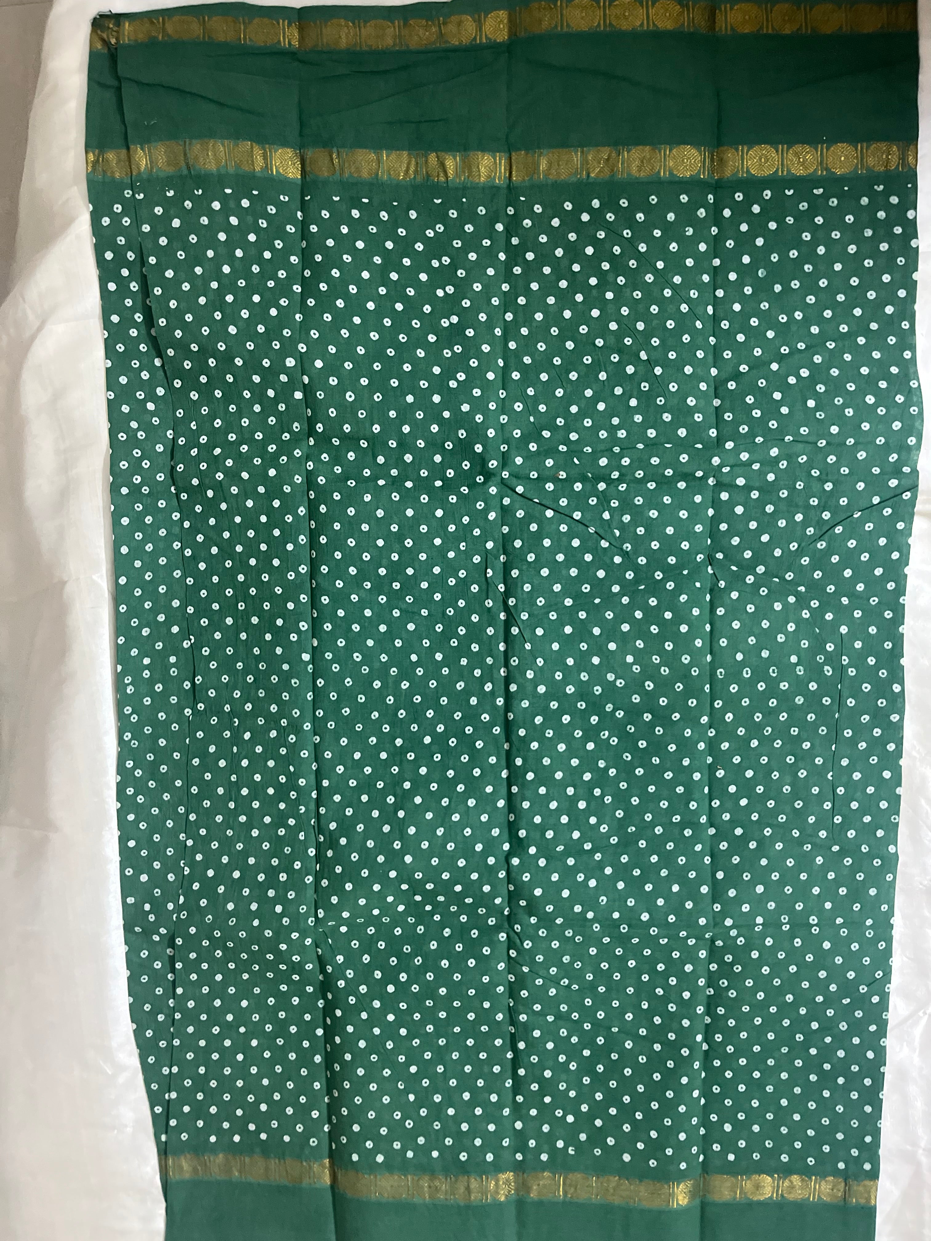 Polka dot Sungudi Saree without Blouse